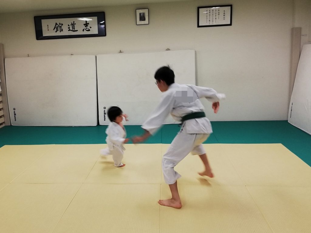 3歳児と小学生 体さばきゲーム その2